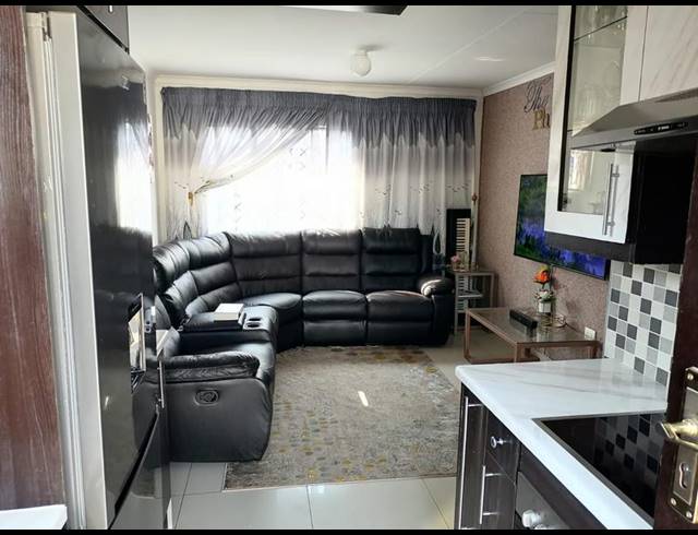 2 BEDROOM PROPERTY TO RENT IN SAVANNA CITY